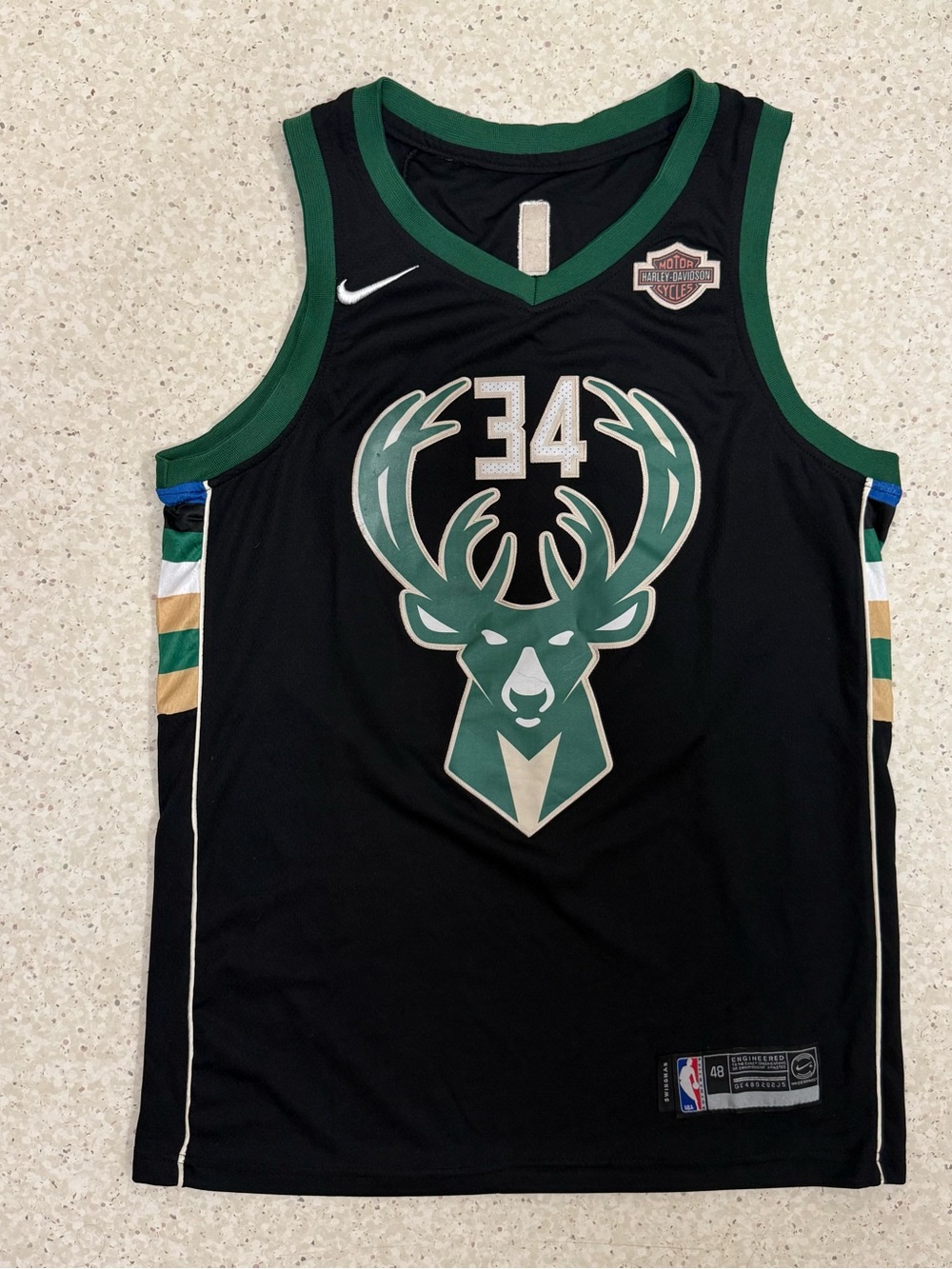 Nike NBA Milwaukee Bucks Giannis Antetokounmpo #34 Swingman Jersey Black L (48)